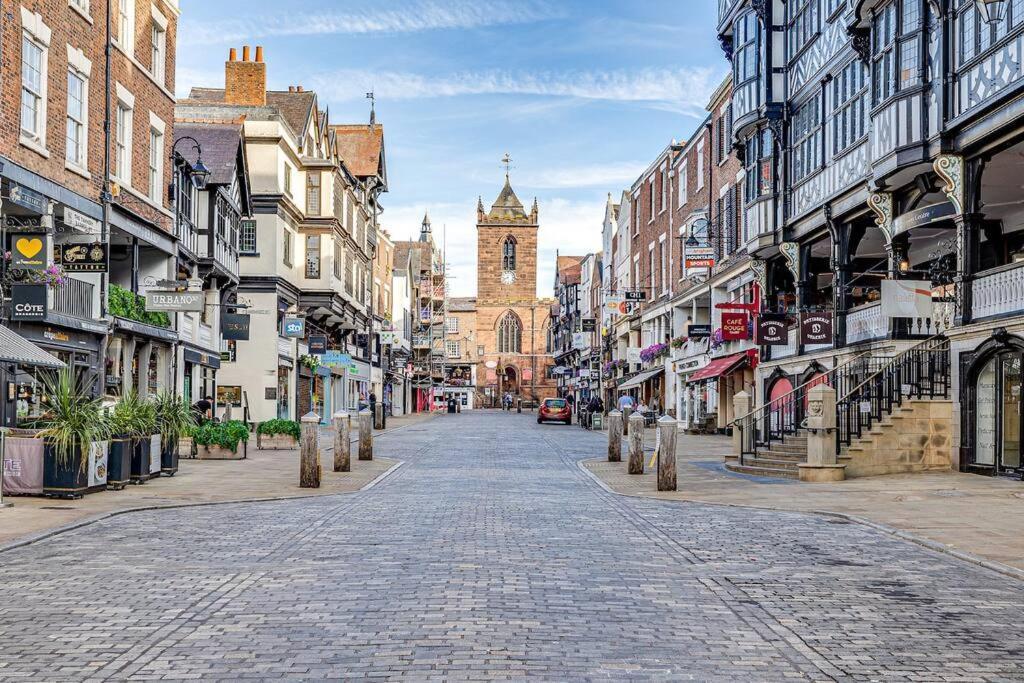 Luxury 2 Bed Apartment In The Heart Of Chester Extérieur photo